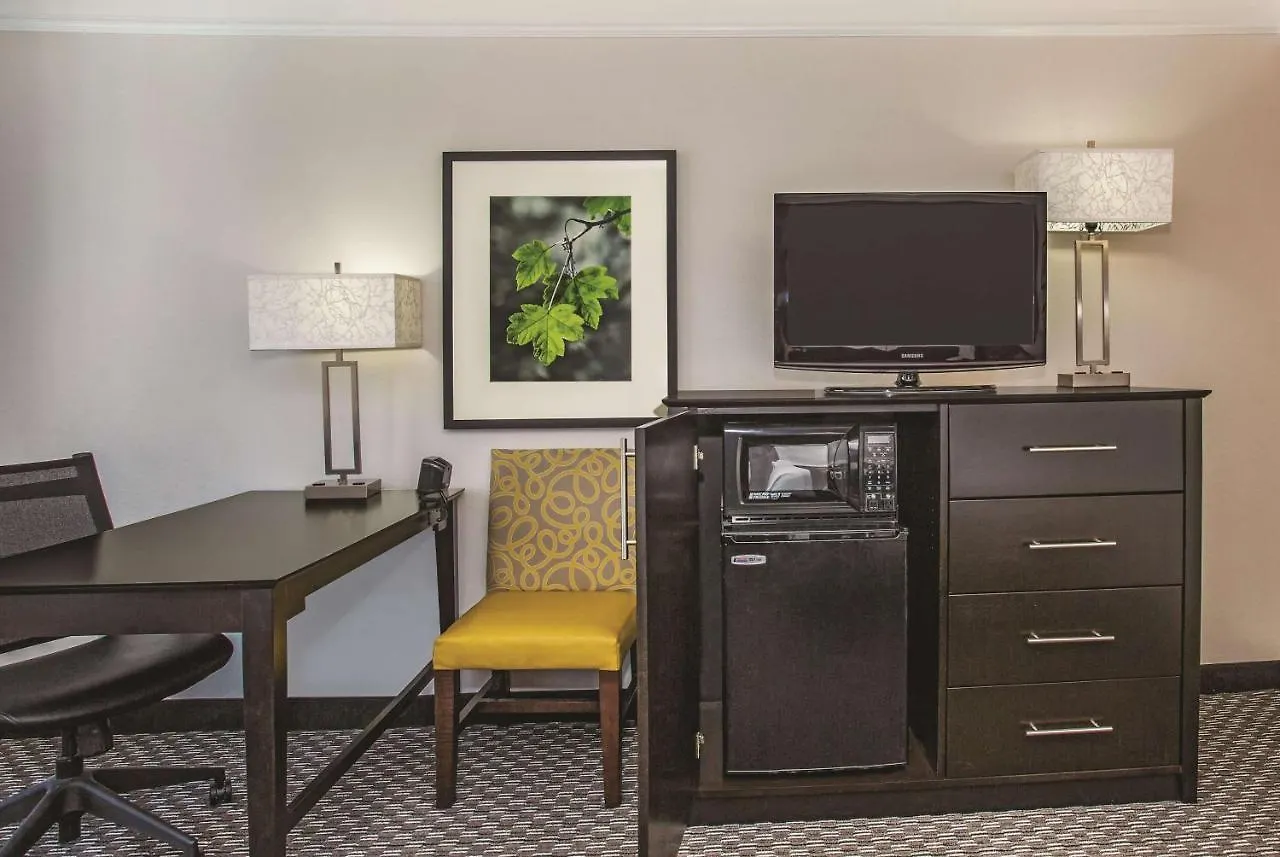 La Quinta By Wyndham Las Vegas Summerlin Tech