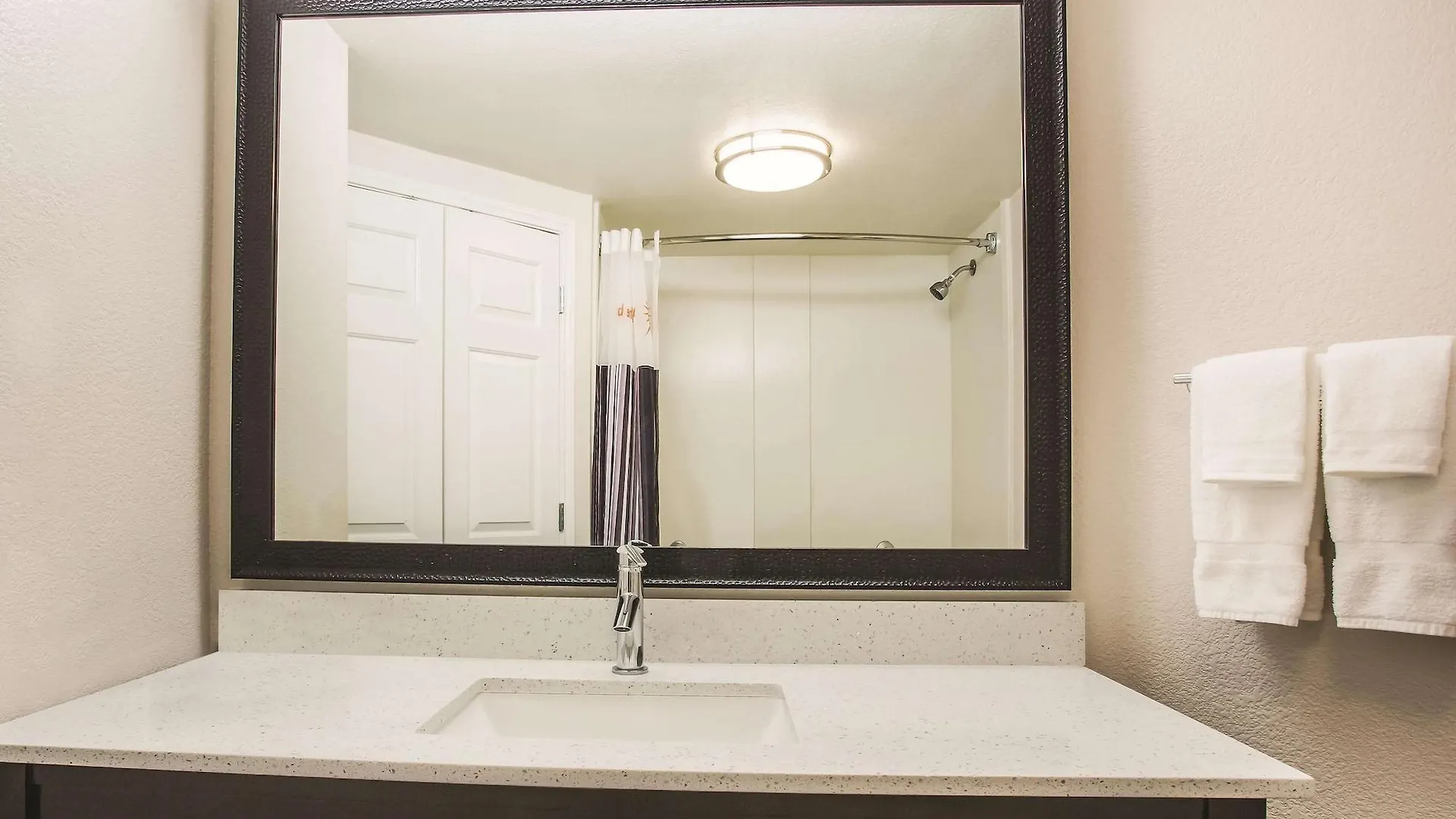 La Quinta By Wyndham Las Vegas Summerlin Tech Hotel