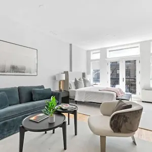  Hotel Luxe W Juliet Balcony In Upper East United States